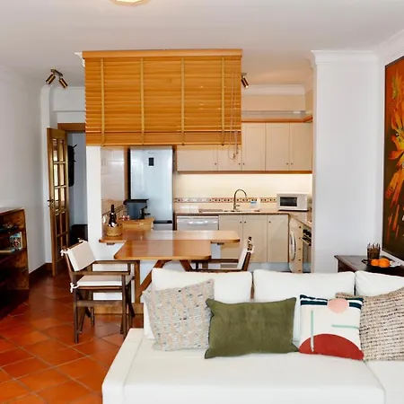 Sunset - Fantastic 1 Bedroom Sleeps 4 In Amazing Complex Apartament *