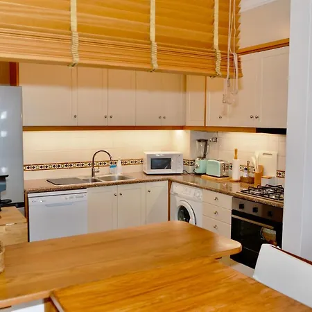 Sunset - Fantastic 1 Bedroom Sleeps 4 In Amazing Complex Apartament *